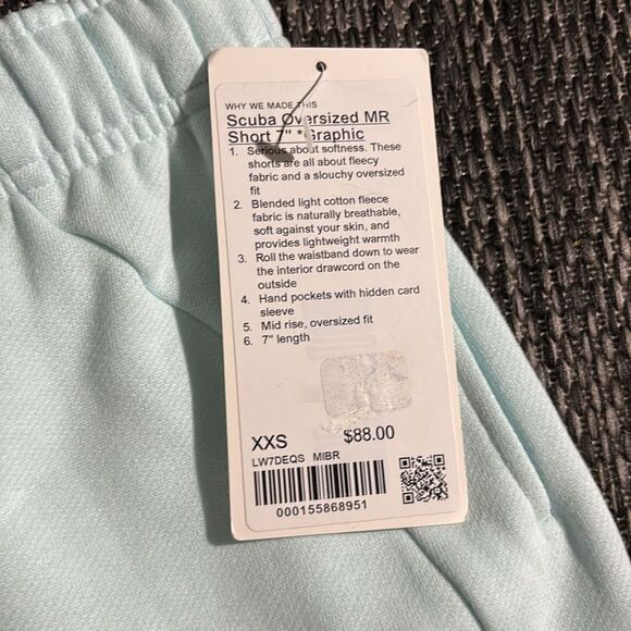 Lululemon Scuba Mid-Rise Oversized Short 7" *Graphic - Picture 3 of 9